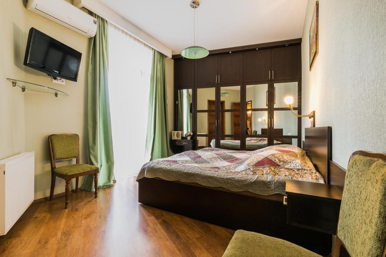Apartment At 12 Baratashvili Street Tiflis Exterior foto